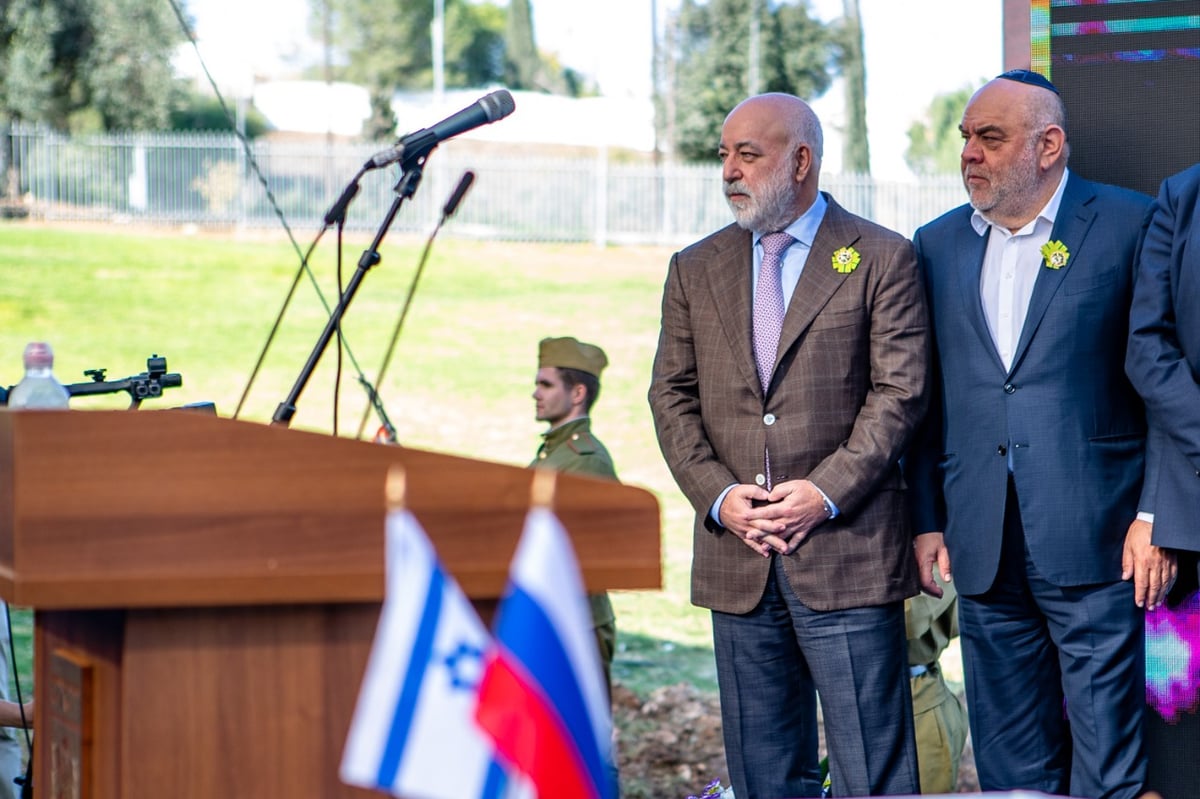 ירושלים: החלה בניית האנדרטה אותה יחנוך הנשיא פוטין