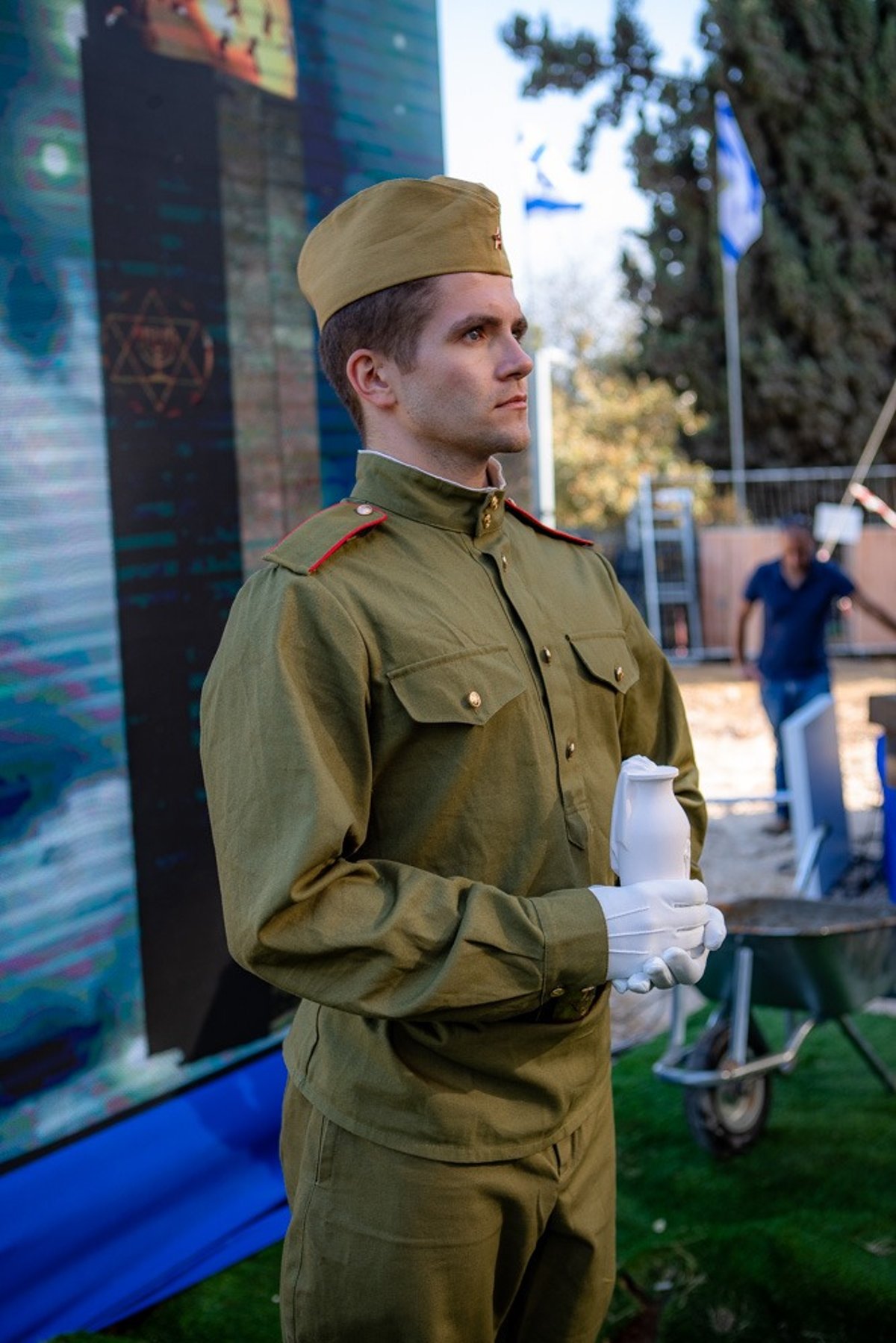 ירושלים: החלה בניית האנדרטה אותה יחנוך הנשיא פוטין