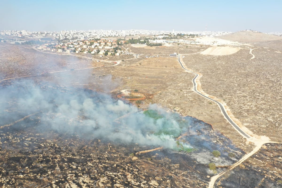 שריפת קוצים ליד בית חגי; 10 בתים מפונים