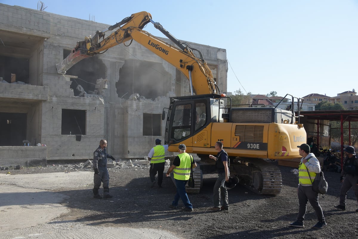 תיעוד: כך הרסו מבנה לא חוקי בכפר קרע