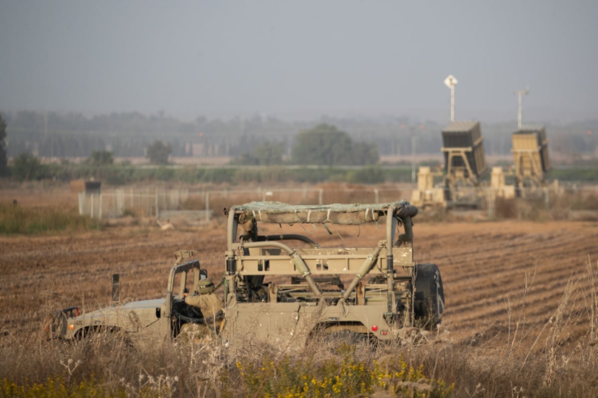 היום השני: טנקים בגבול - הריסות ברצועה