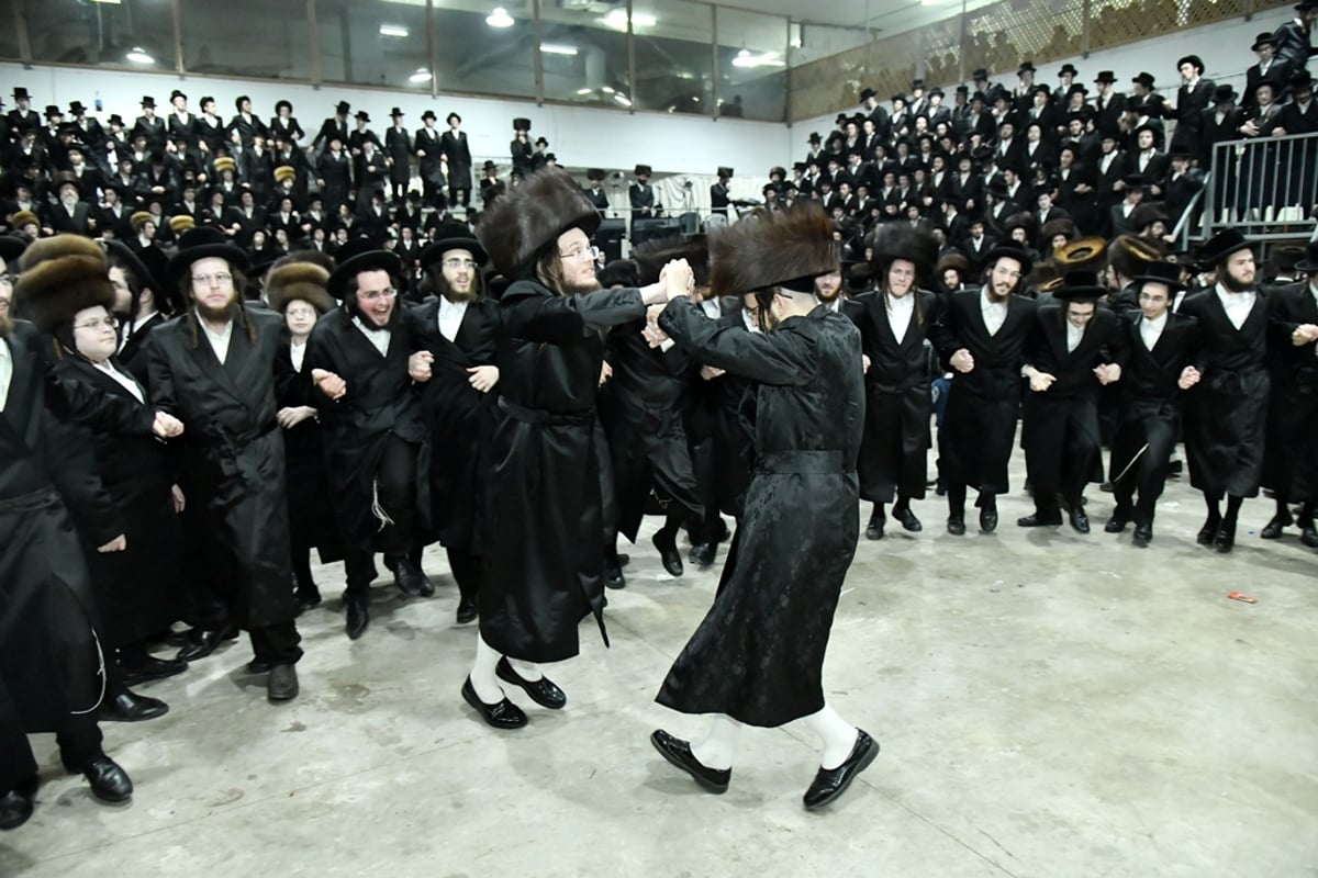 המונים השתתפו בשמחת בית מכנובקא וסאסוב