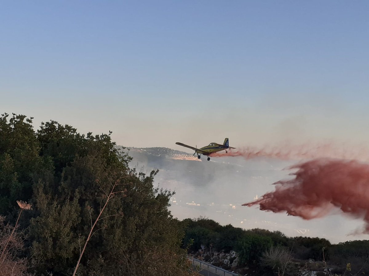 צפו: מטוסי המשטרה מכבים את השריפות