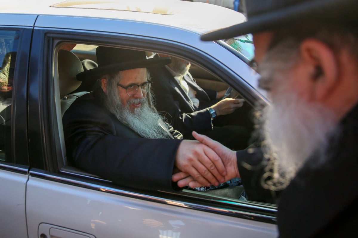 במטוס הנגידים: האדמו"ר מסאטמר נחת בישראל