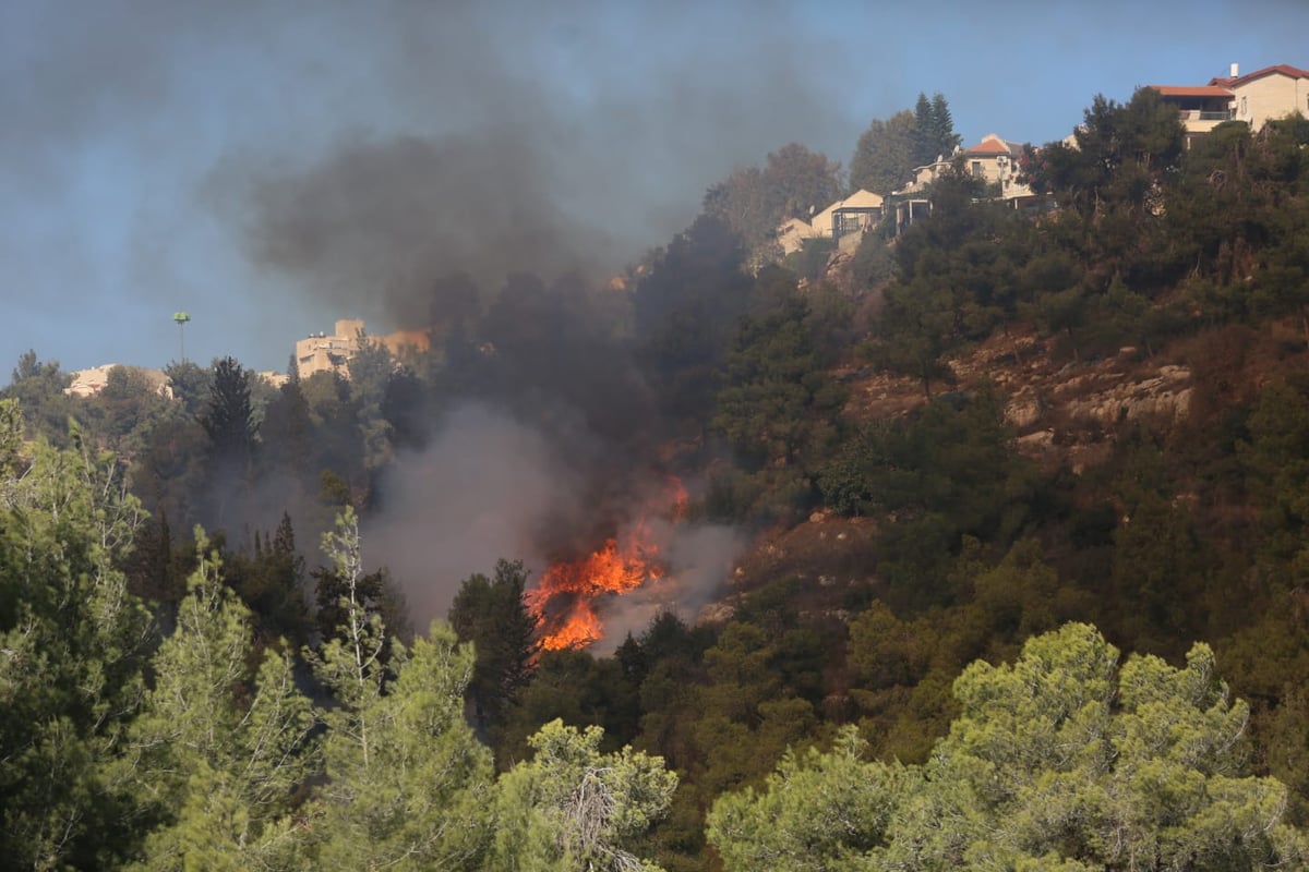 המסוק המשטרתי תיעד: השריפה במבשרת