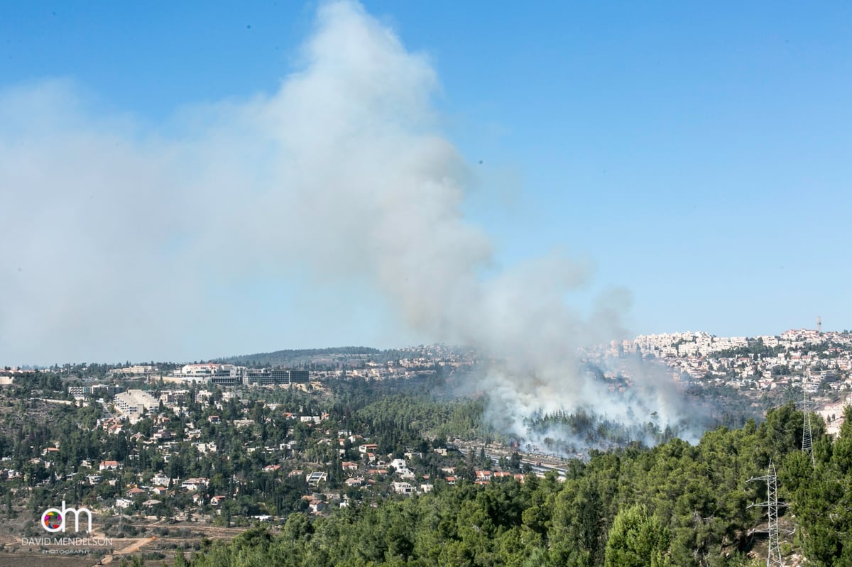 שריפה גדולה ליד מבשרת ציון; תושבים פונו