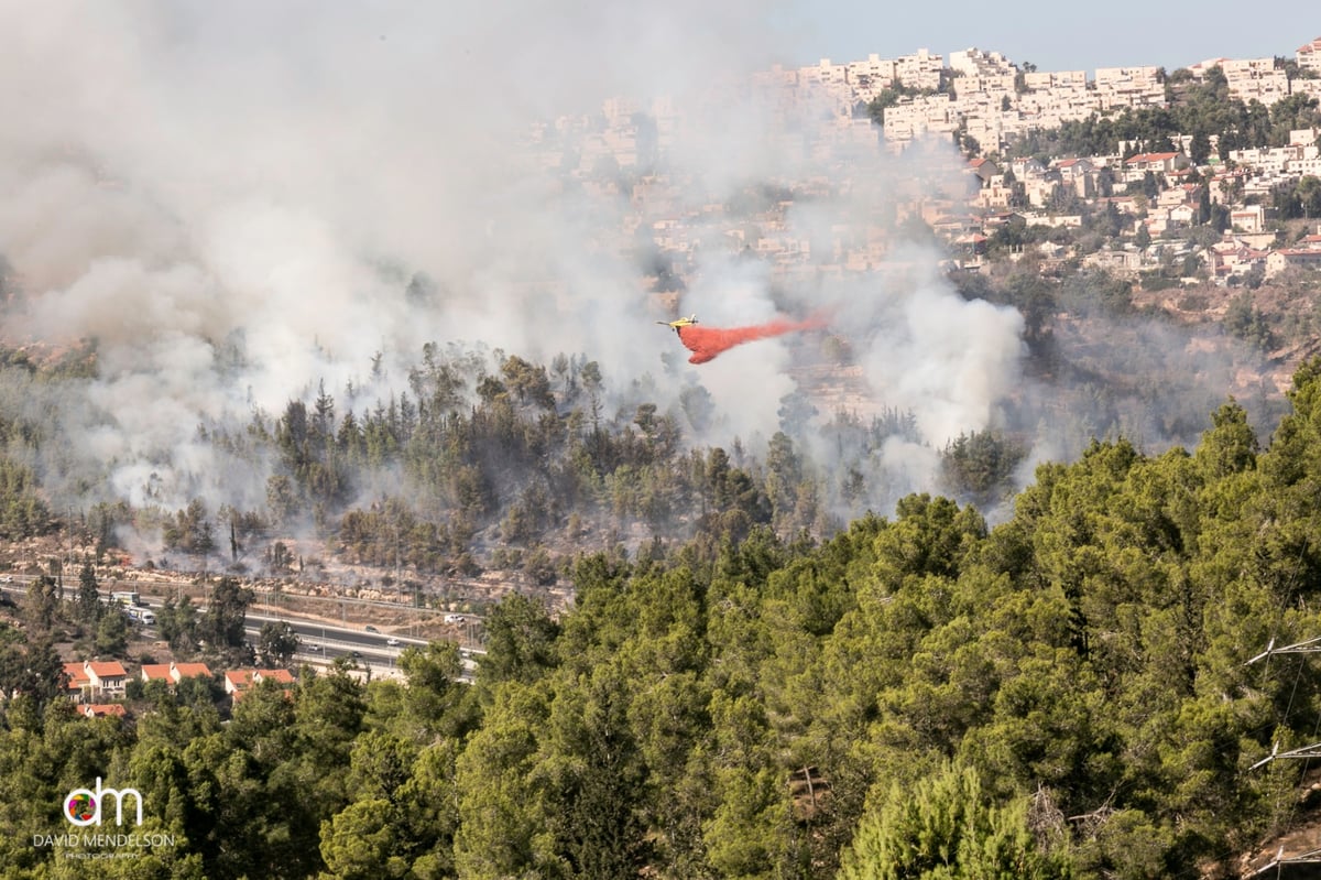 שריפה גדולה ליד מבשרת ציון; תושבים פונו