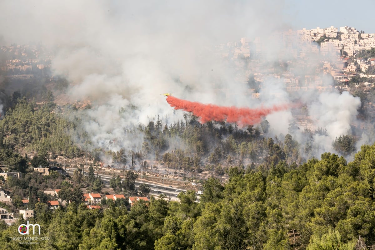 שריפה גדולה ליד מבשרת ציון; תושבים פונו