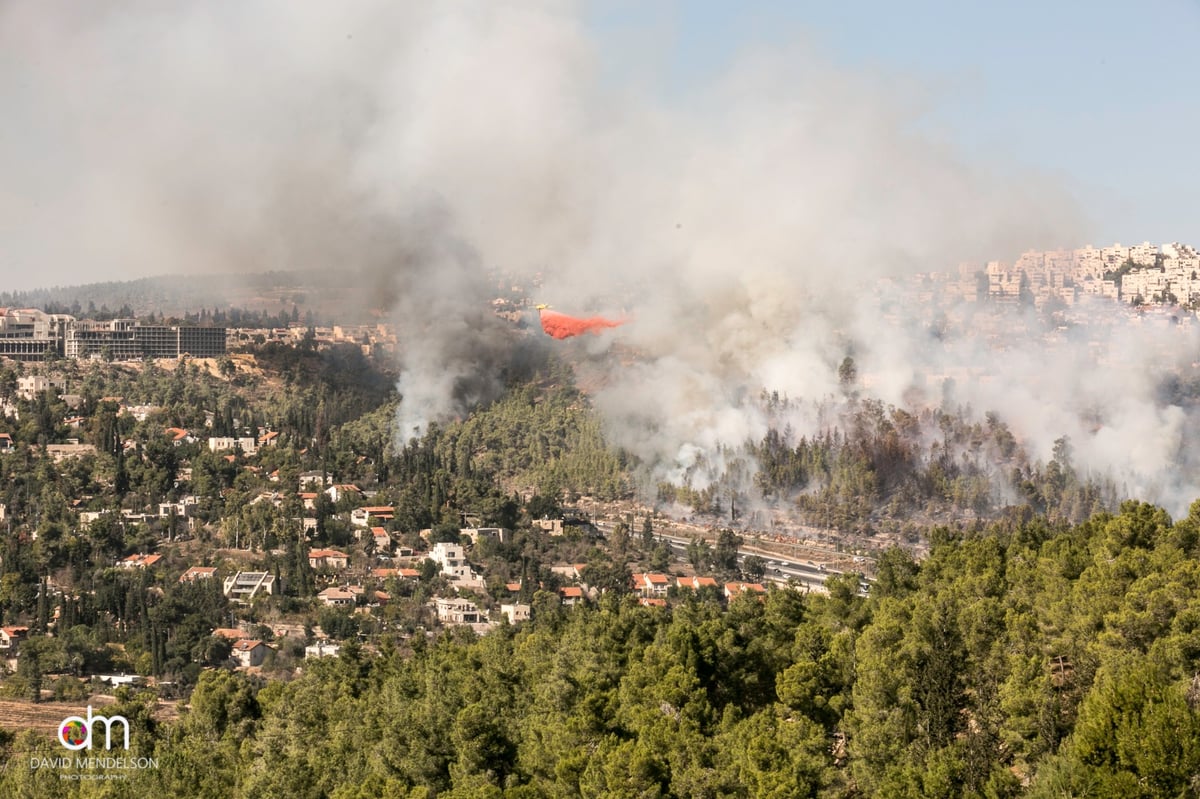 שריפה גדולה ליד מבשרת ציון; תושבים פונו