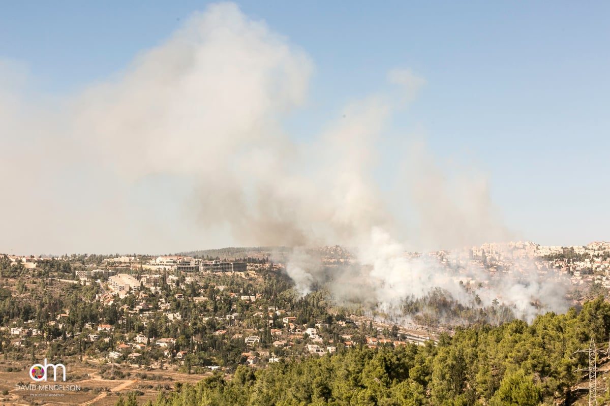 שריפה גדולה ליד מבשרת ציון; תושבים פונו