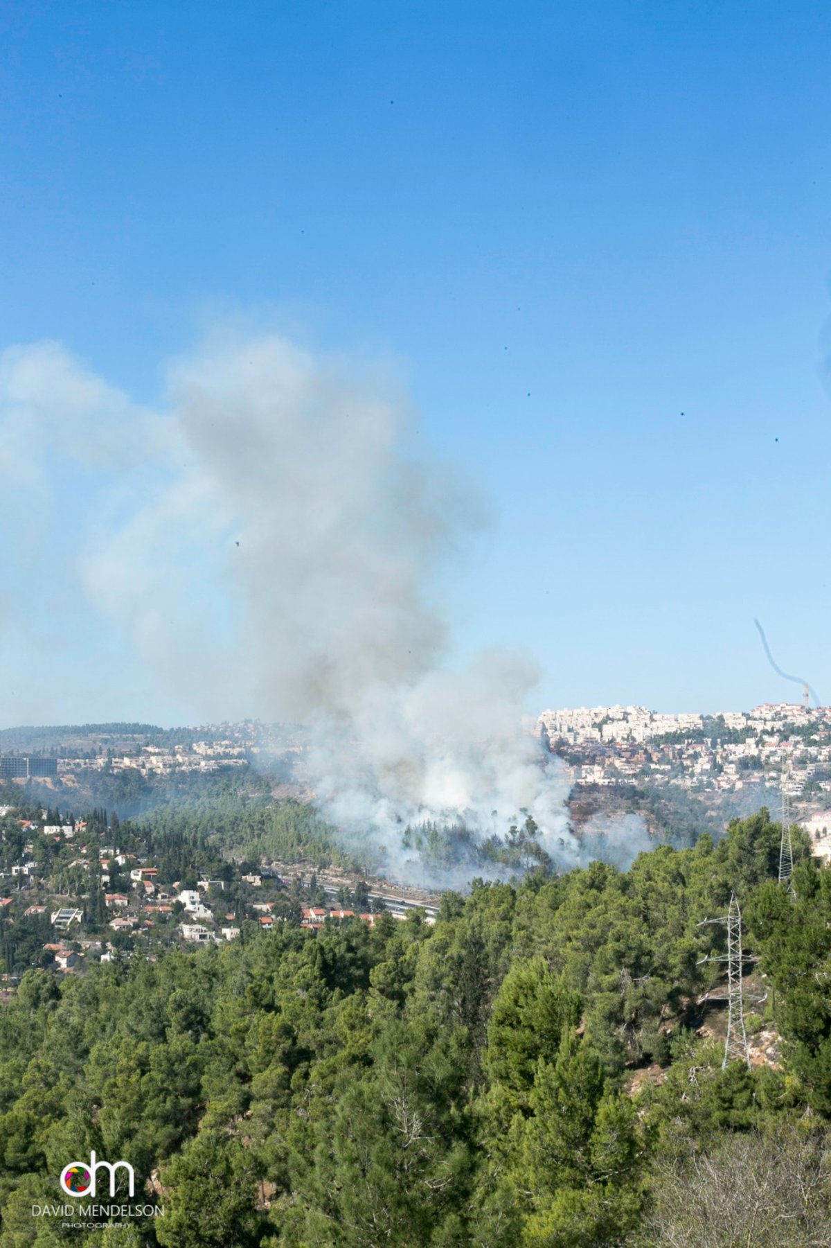 שריפה גדולה ליד מבשרת ציון; תושבים פונו