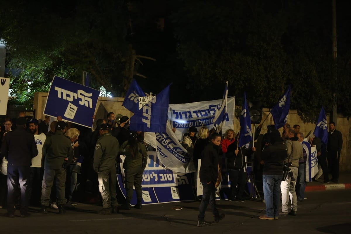 זעם מתפרץ: ה'ביביסטים' באו לתמוך בראש הממשלה