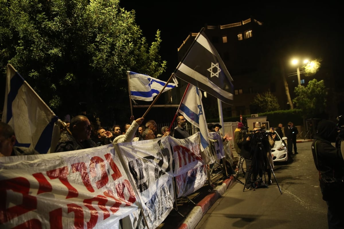 זעם מתפרץ: ה'ביביסטים' באו לתמוך בראש הממשלה