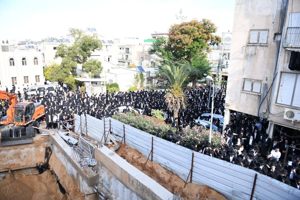 ה'חזונאישניקים' ליוו את רבם למנוחות. תיעוד