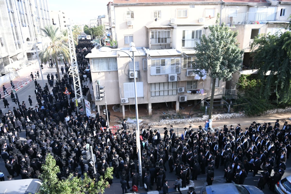 ה'חזונאישניקים' ליוו את רבם למנוחות. תיעוד