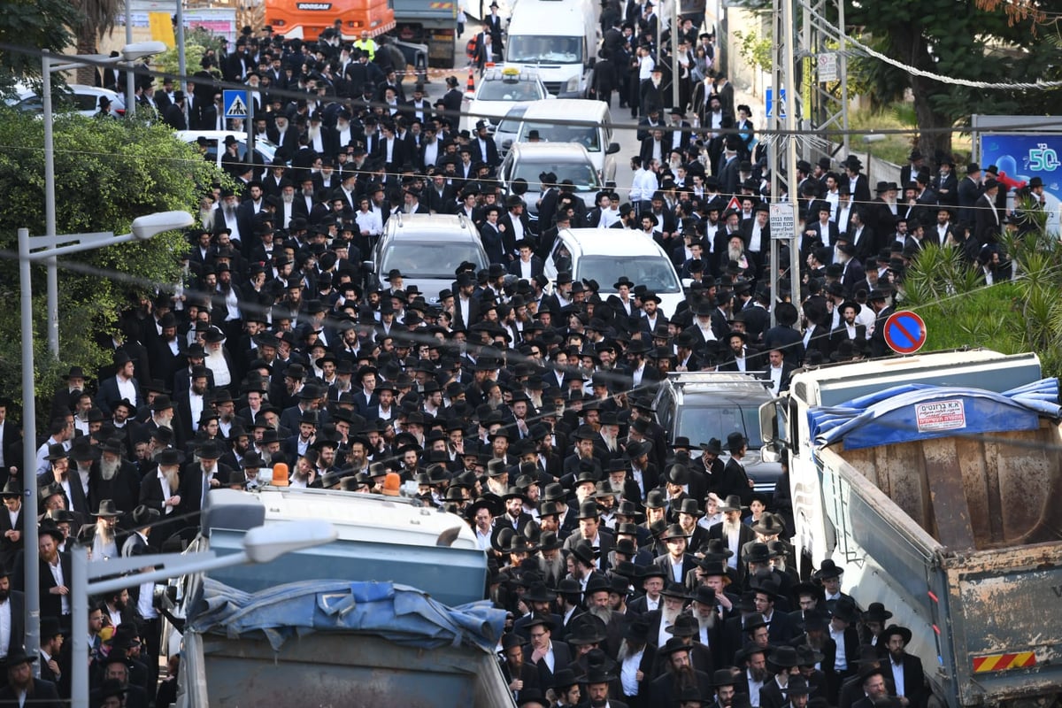 ה'חזונאישניקים' ליוו את רבם למנוחות. תיעוד