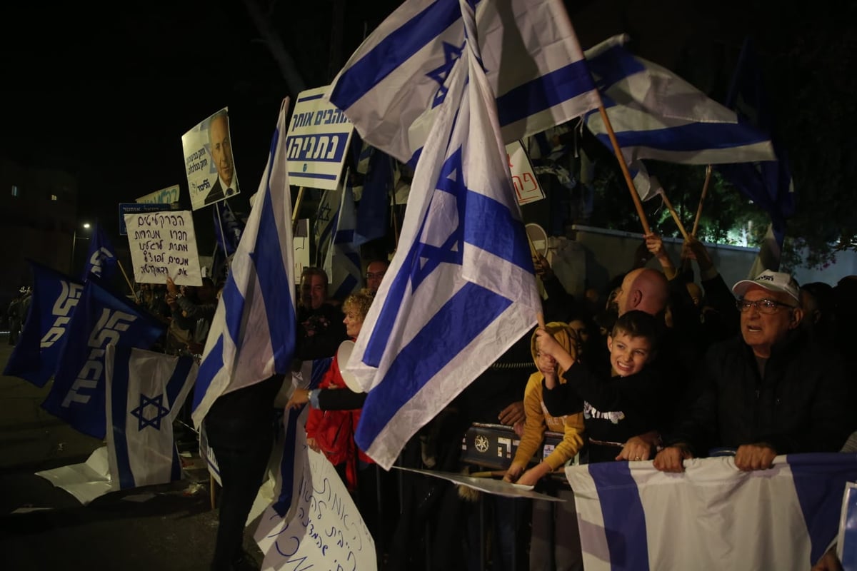 "ביבי מלך ישראל"; "אתם מרגשים אותי" • צפו