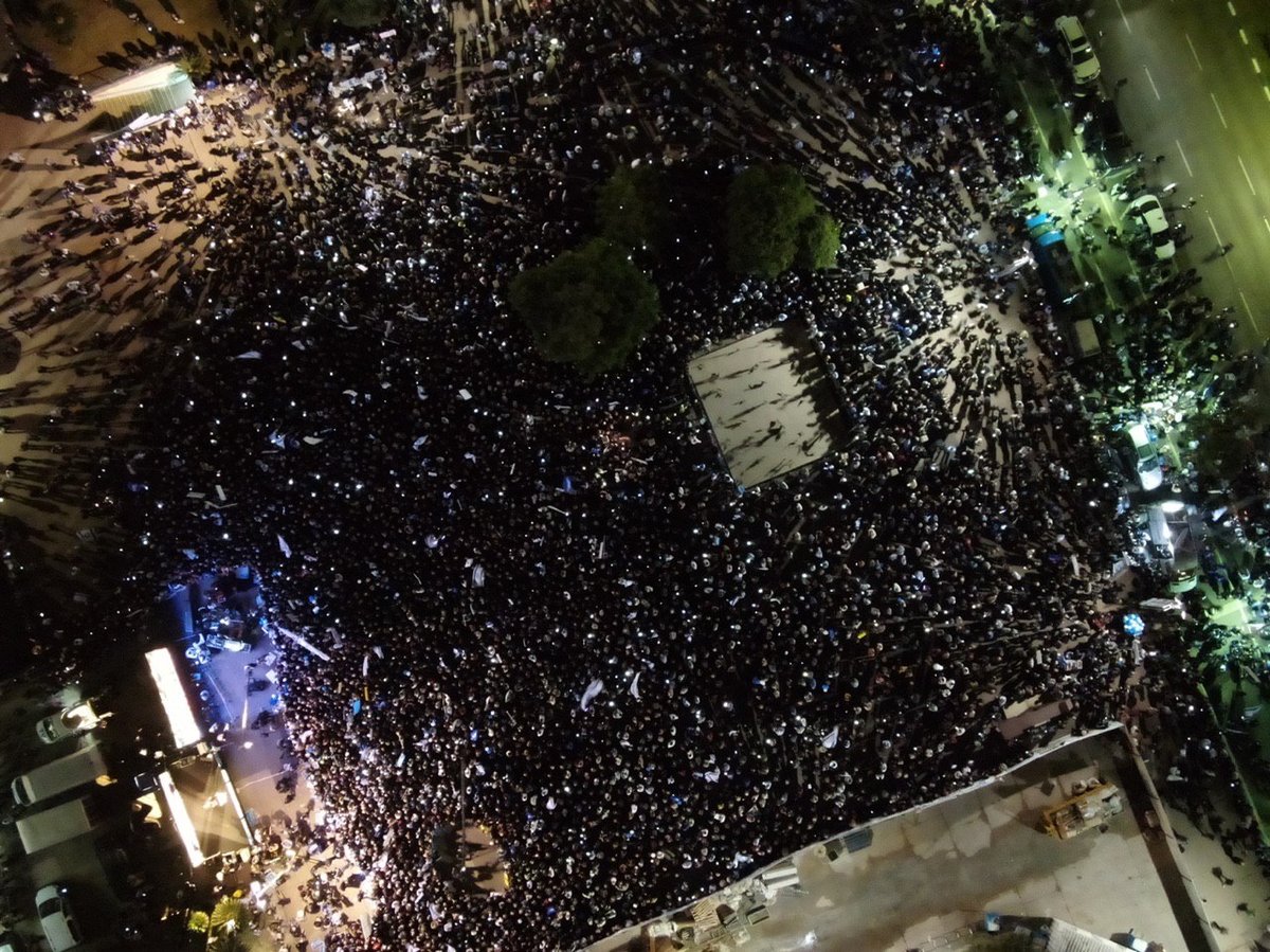 הפגנת התמיכה בנתניהו: "שלטון החוק - אינו מעל החוק"