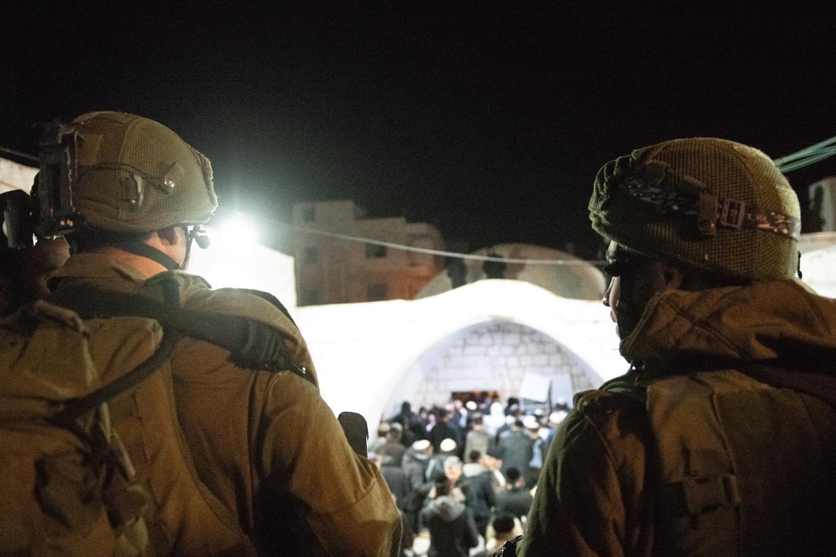 הלילה בשכם: 1,400 מתפללים בקבר יוסף