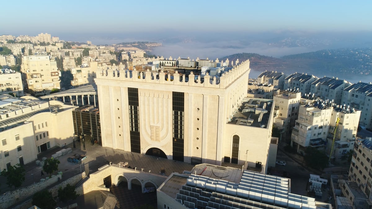 'מלכויות של מטה' • פרק 1: נקמתו של סנדר