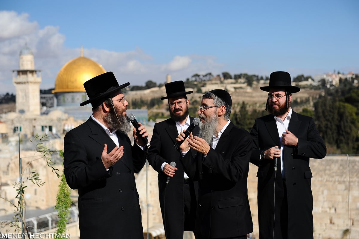 למחרת בר המצווה: מוישי הולצברג בכותל