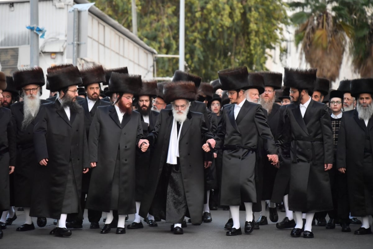 צפו: שמחת ה'אופרוף' וה'פארשפיל' בויז'ניץ