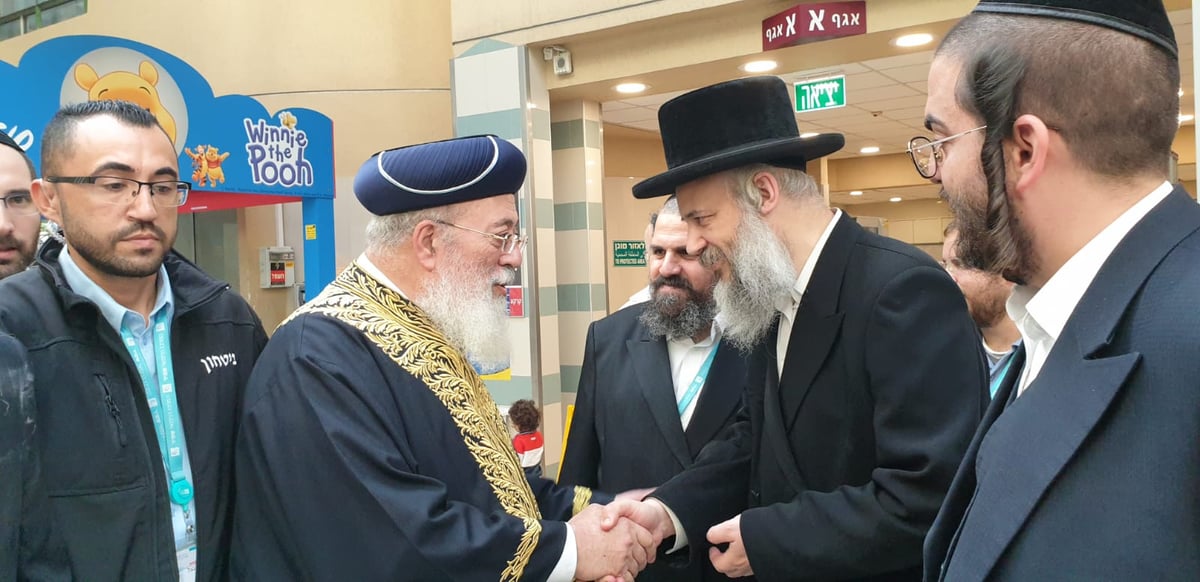 הגר"ש עמאר סייר בבית החולים והביע את התפעלותו