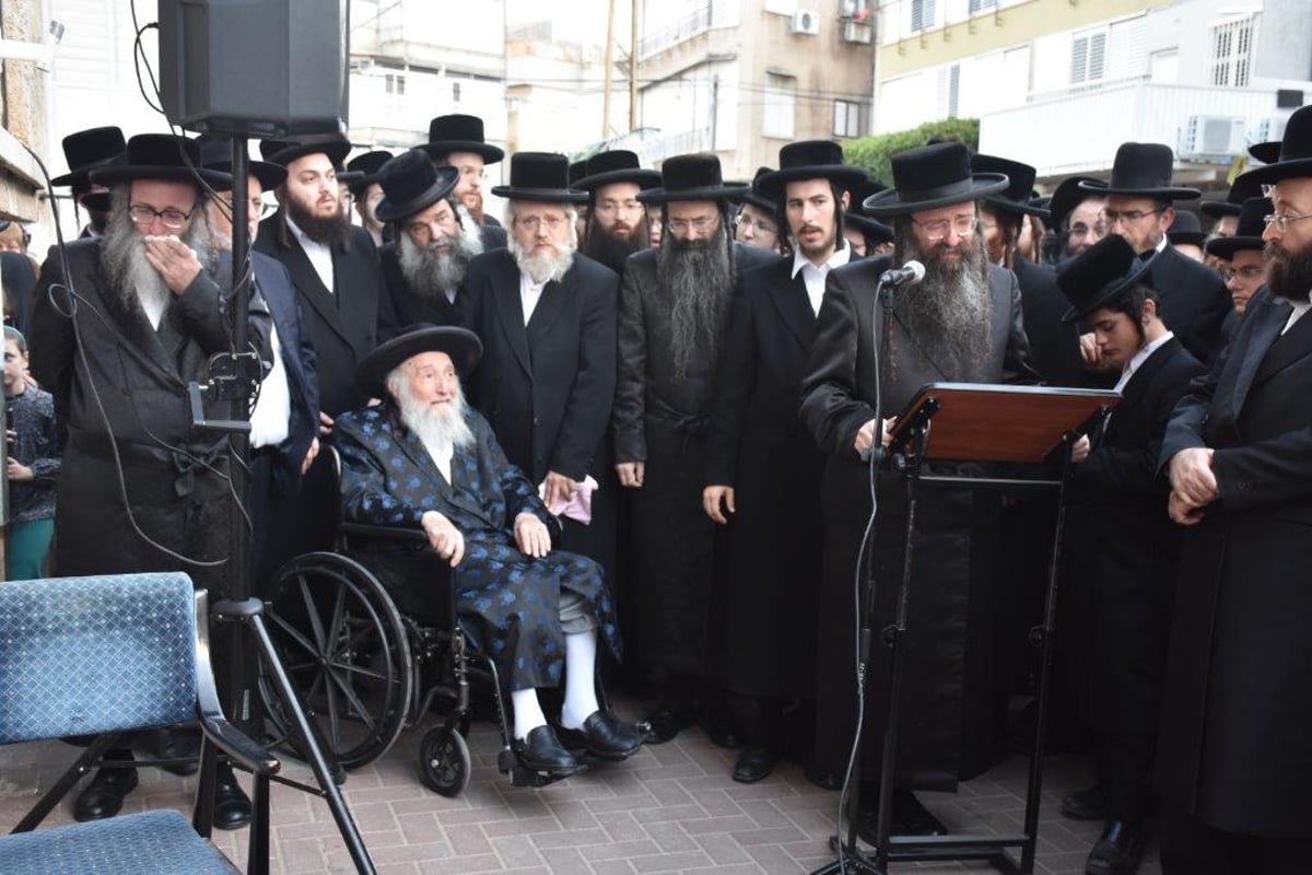 המונים בהלוויית הרבנית מספינקא ב"ב ע"ה