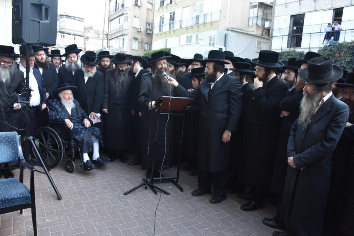 המונים בהלוויית הרבנית מספינקא ב"ב ע"ה