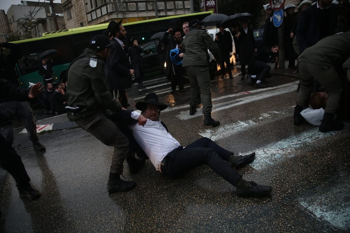 הפגנה סוערת בירושלים: אלימות ומעצרים