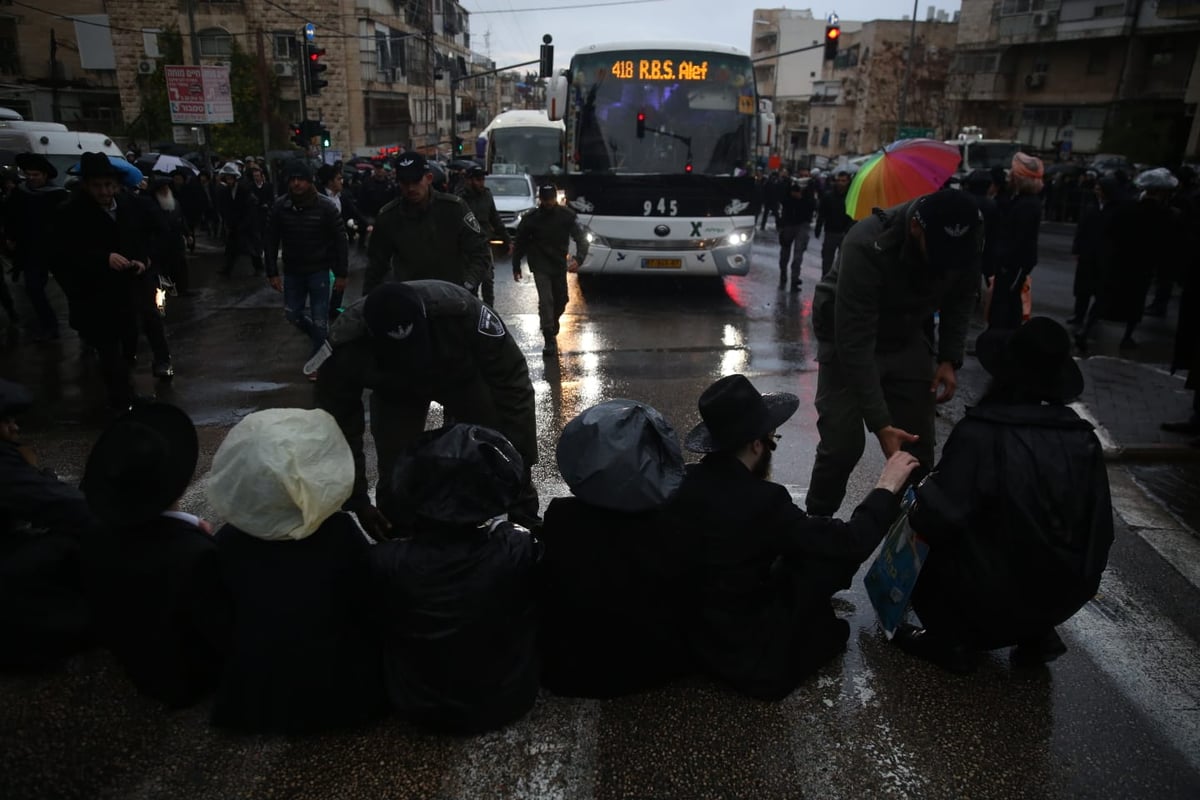 הפגנה סוערת בירושלים: אלימות ומעצרים