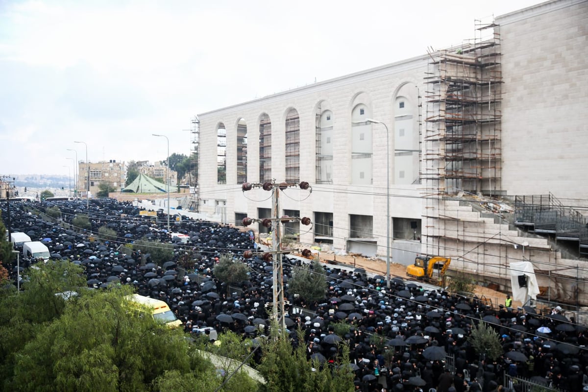 צפו: רבבות בשמחת החופה לנכד האדמו"ר מגור