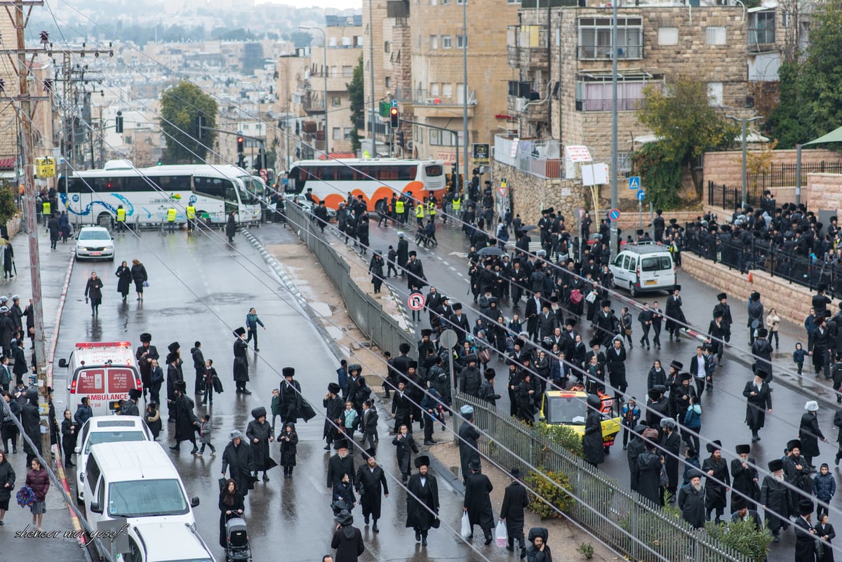 100 רגעים: החב"דניקים תיעדו את החופה בגור