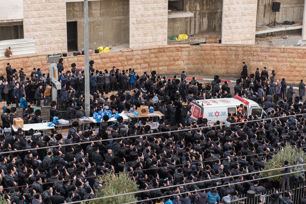 100 רגעים: החב"דניקים תיעדו את החופה בגור