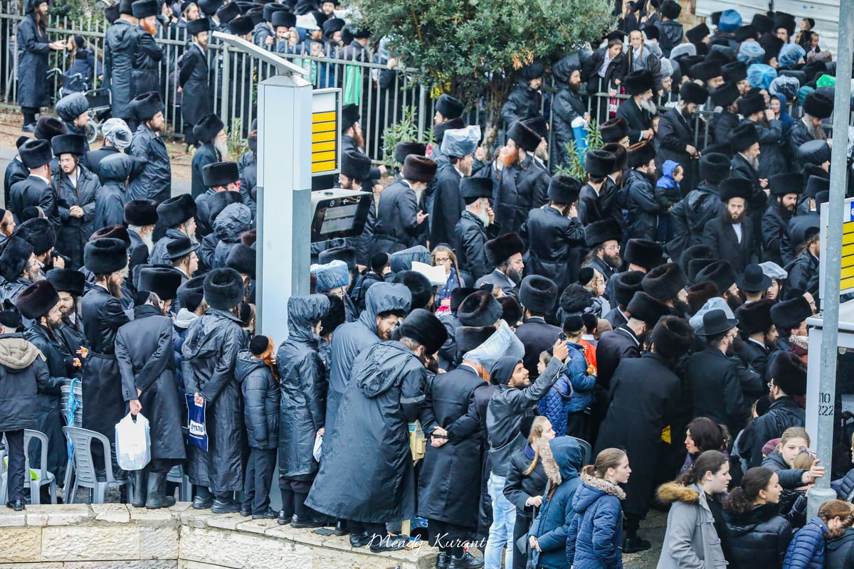 100 רגעים: החב"דניקים תיעדו את החופה בגור