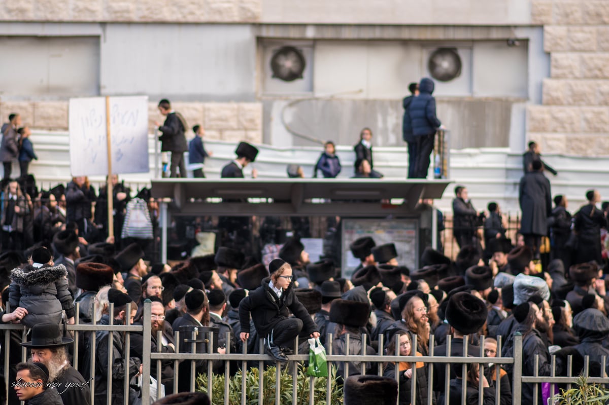 100 רגעים: החב"דניקים תיעדו את החופה בגור