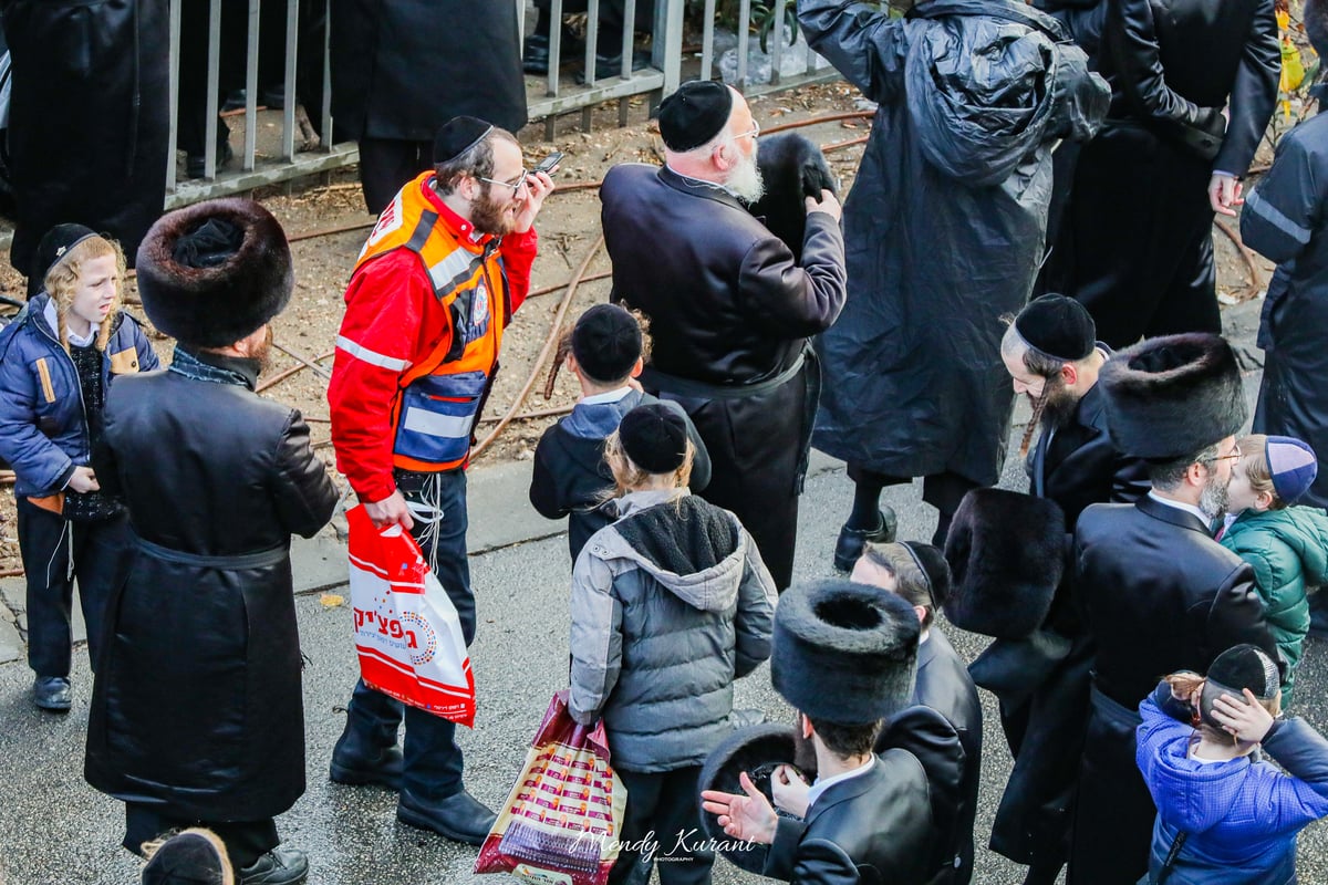 100 רגעים: החב"דניקים תיעדו את החופה בגור