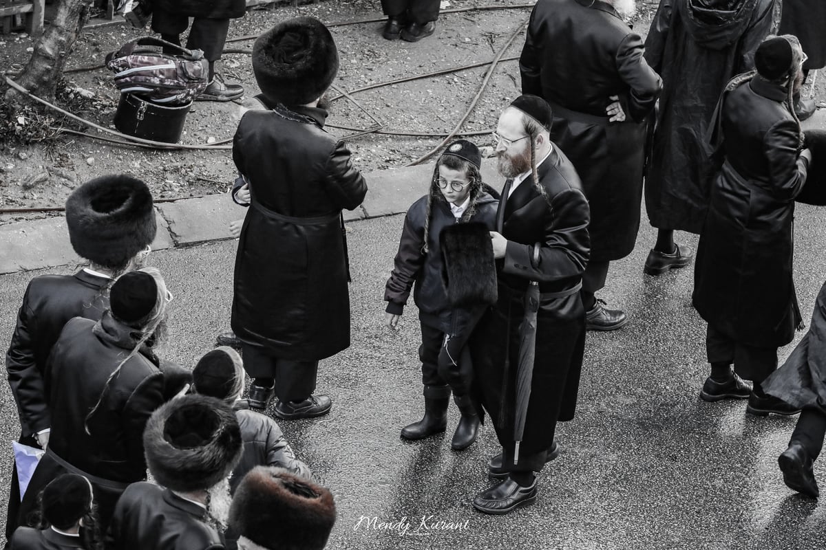 100 רגעים: החב"דניקים תיעדו את החופה בגור