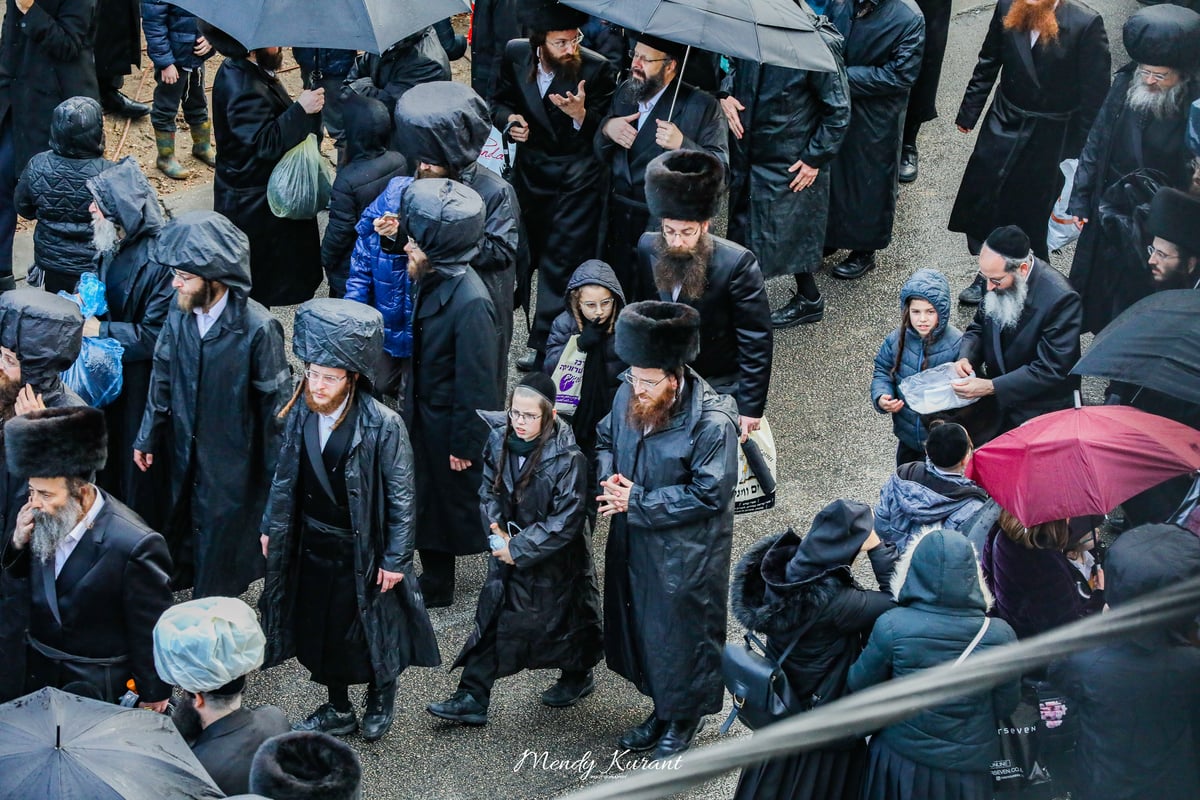 100 רגעים: החב"דניקים תיעדו את החופה בגור