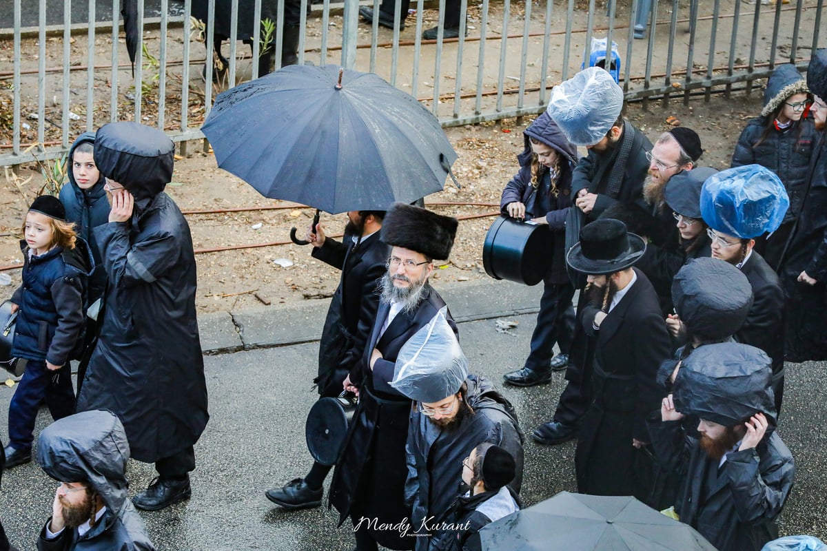 100 רגעים: החב"דניקים תיעדו את החופה בגור