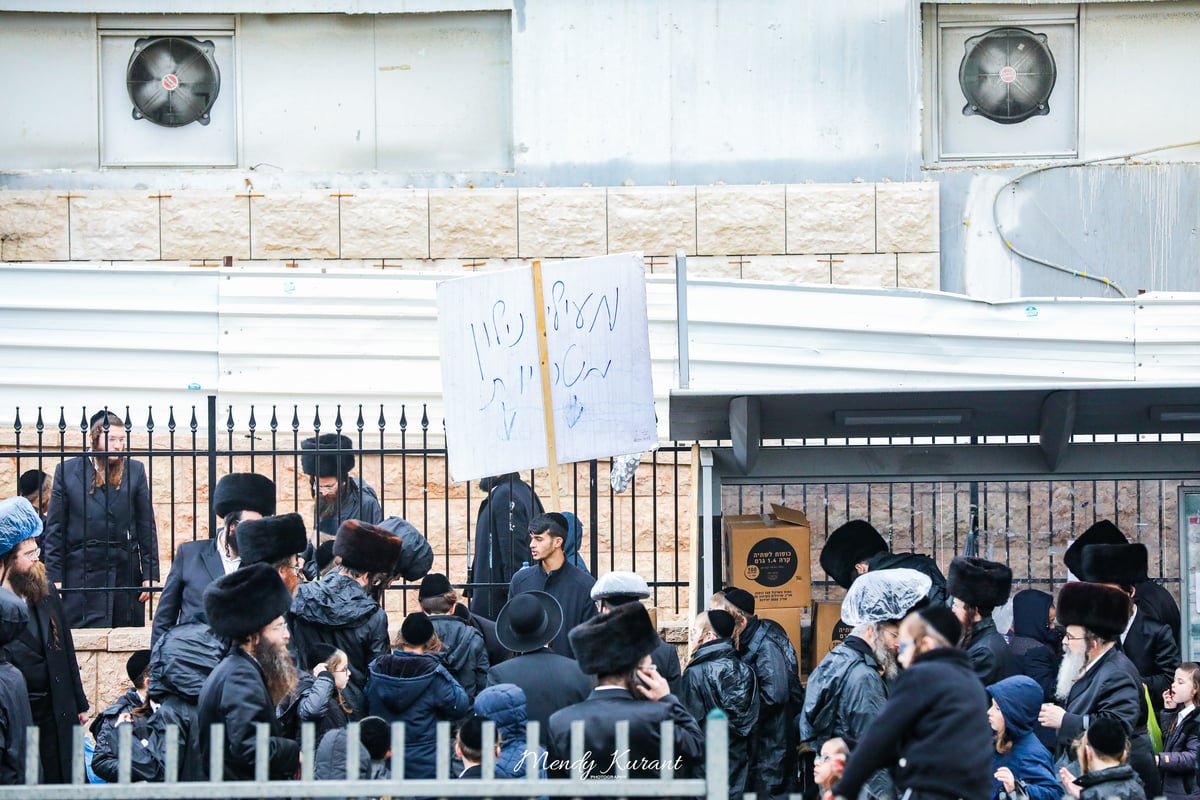 100 רגעים: החב"דניקים תיעדו את החופה בגור