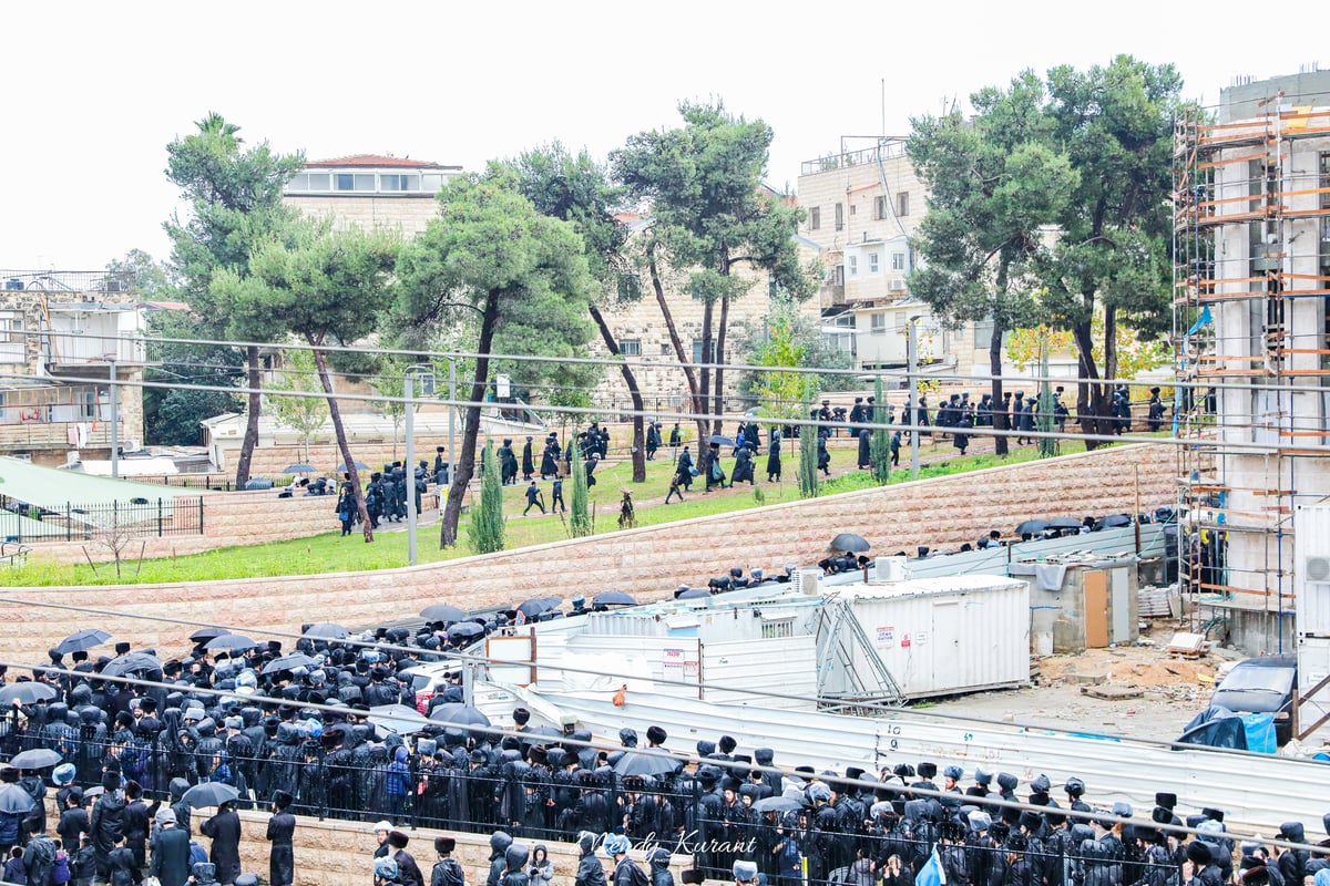 100 רגעים: החב"דניקים תיעדו את החופה בגור