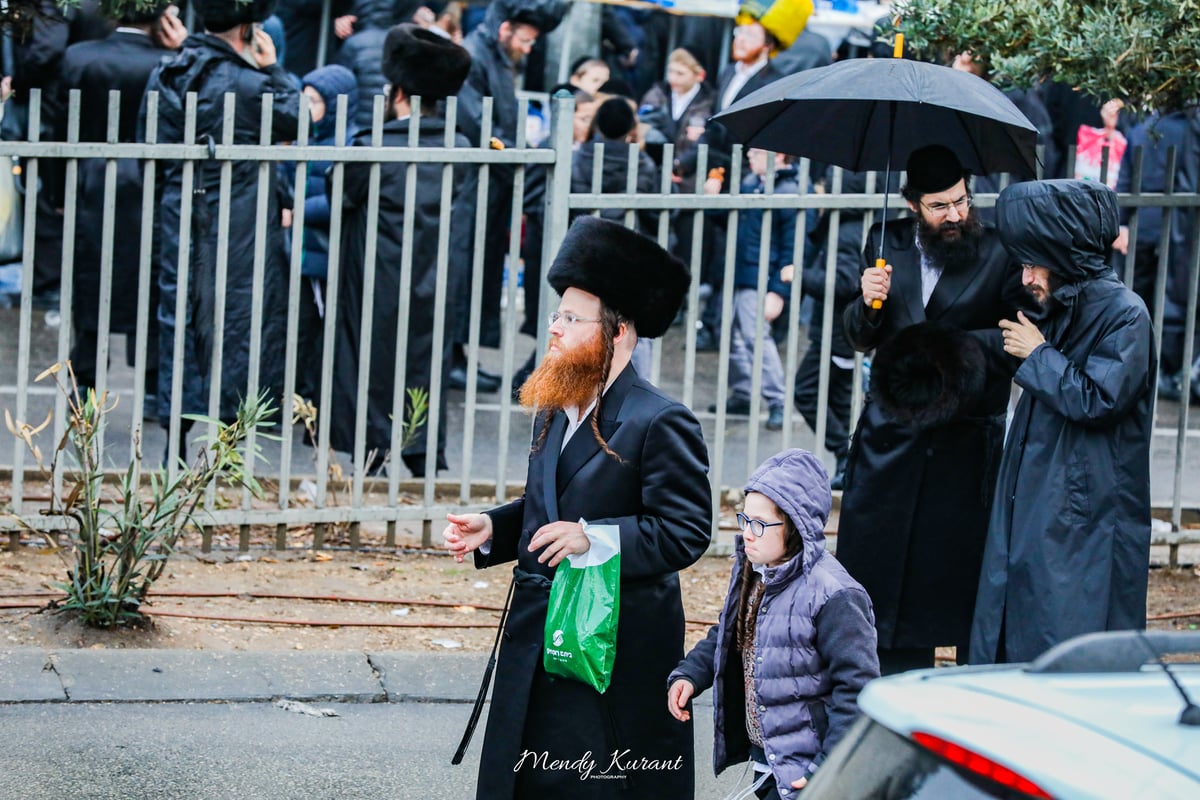 100 רגעים: החב"דניקים תיעדו את החופה בגור