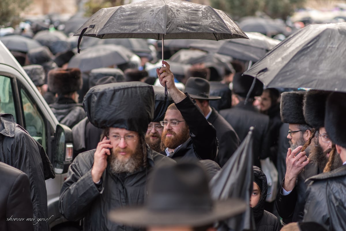 100 רגעים: החב"דניקים תיעדו את החופה בגור