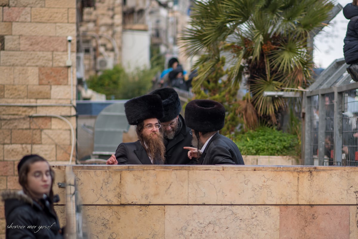 100 רגעים: החב"דניקים תיעדו את החופה בגור