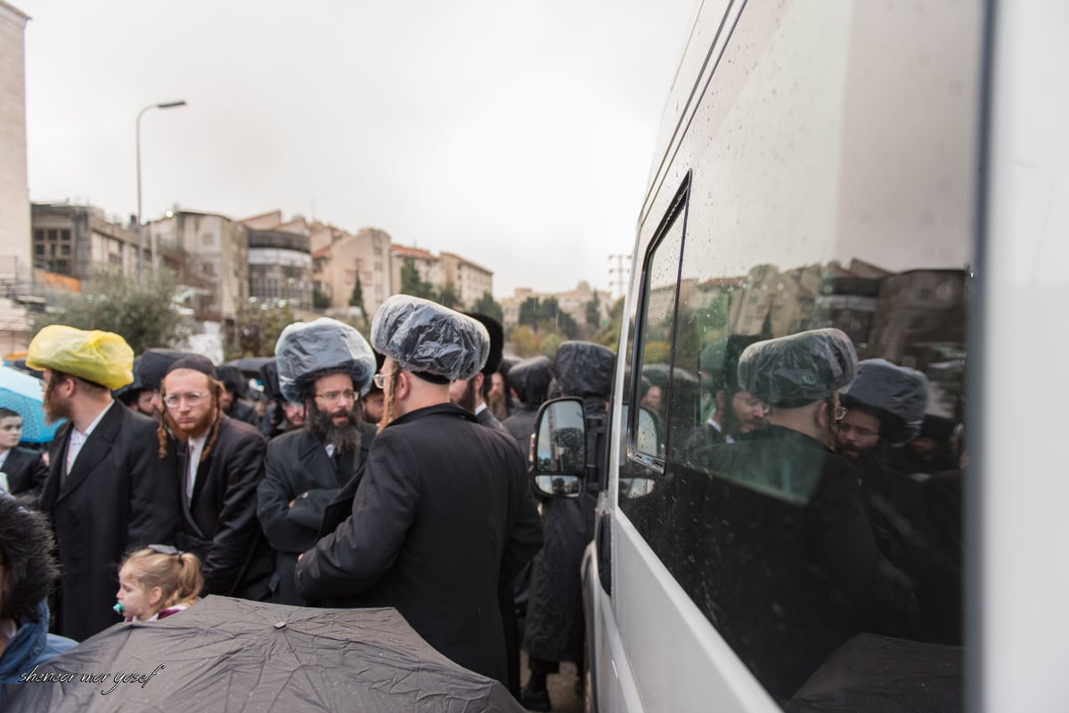 100 רגעים: החב"דניקים תיעדו את החופה בגור