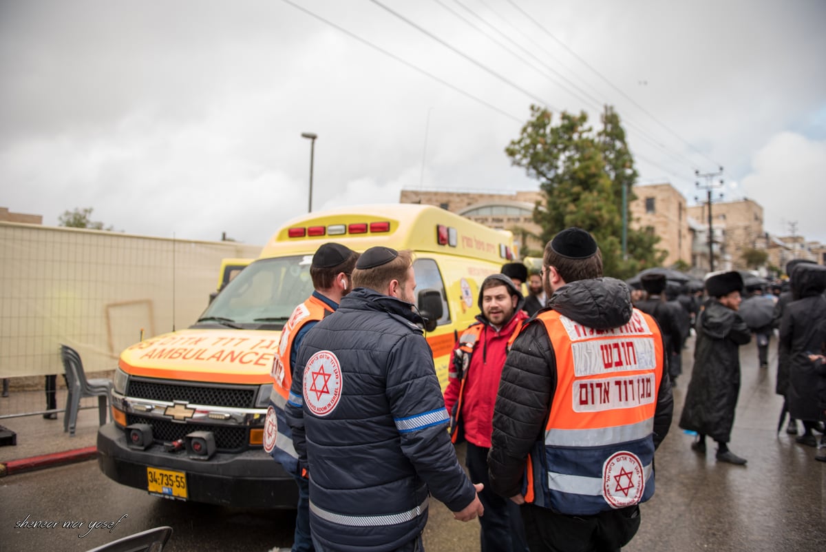 100 רגעים: החב"דניקים תיעדו את החופה בגור