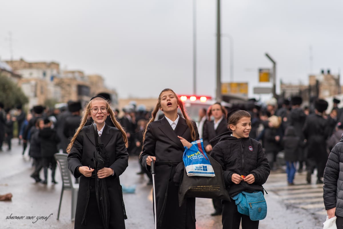 100 רגעים: החב"דניקים תיעדו את החופה בגור