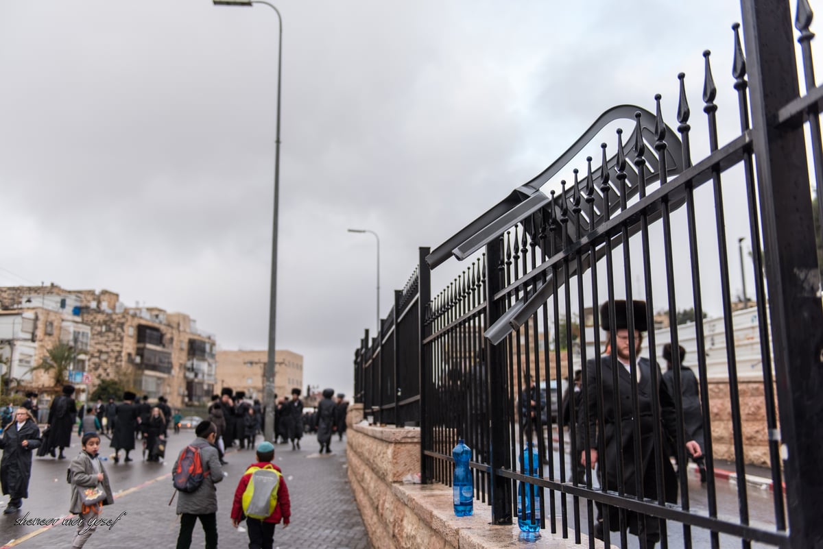 100 רגעים: החב"דניקים תיעדו את החופה בגור