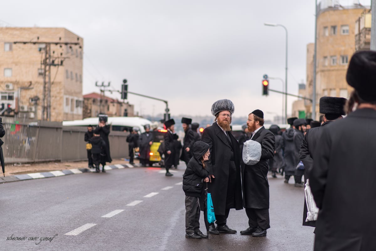 100 רגעים: החב"דניקים תיעדו את החופה בגור